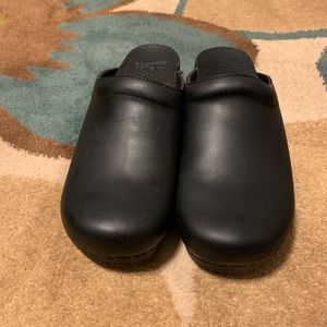 Dansko Black Women’s Mules